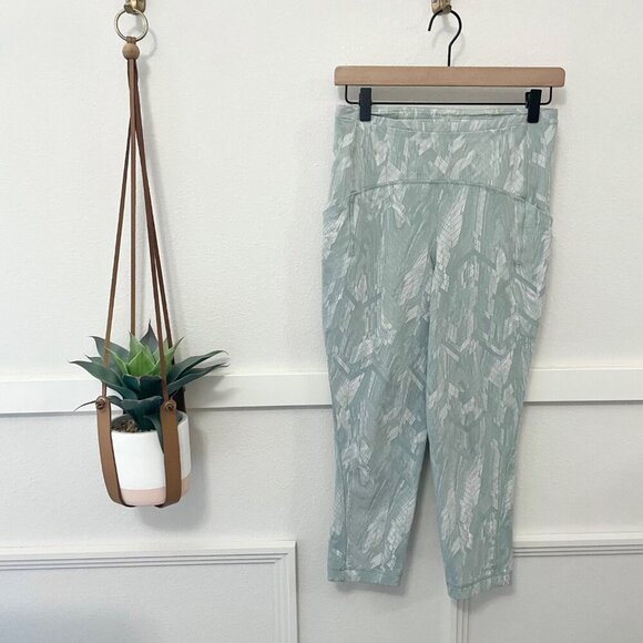 Lululemon Swift Speed High Rise Tight Reverberate Chevron Silver Blue Size 8 - Picture 2 of 5